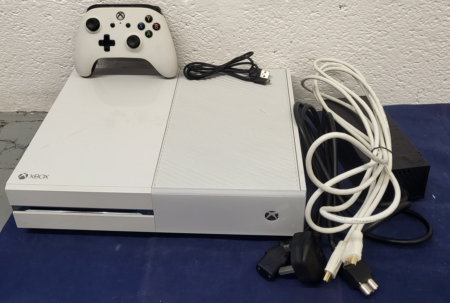 White Microsoft Xbox One 500 GB Console