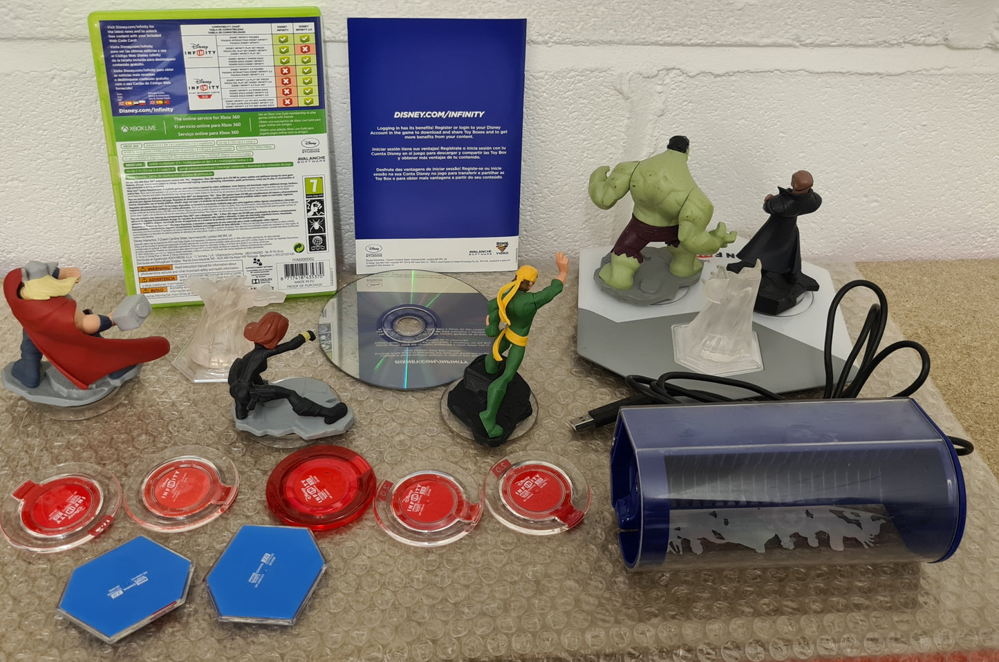 Disney Infinity 2.0 with Marvel Super Heroes and Power Discs in Capsule Microsoft Xbox 360 Game & Accessory