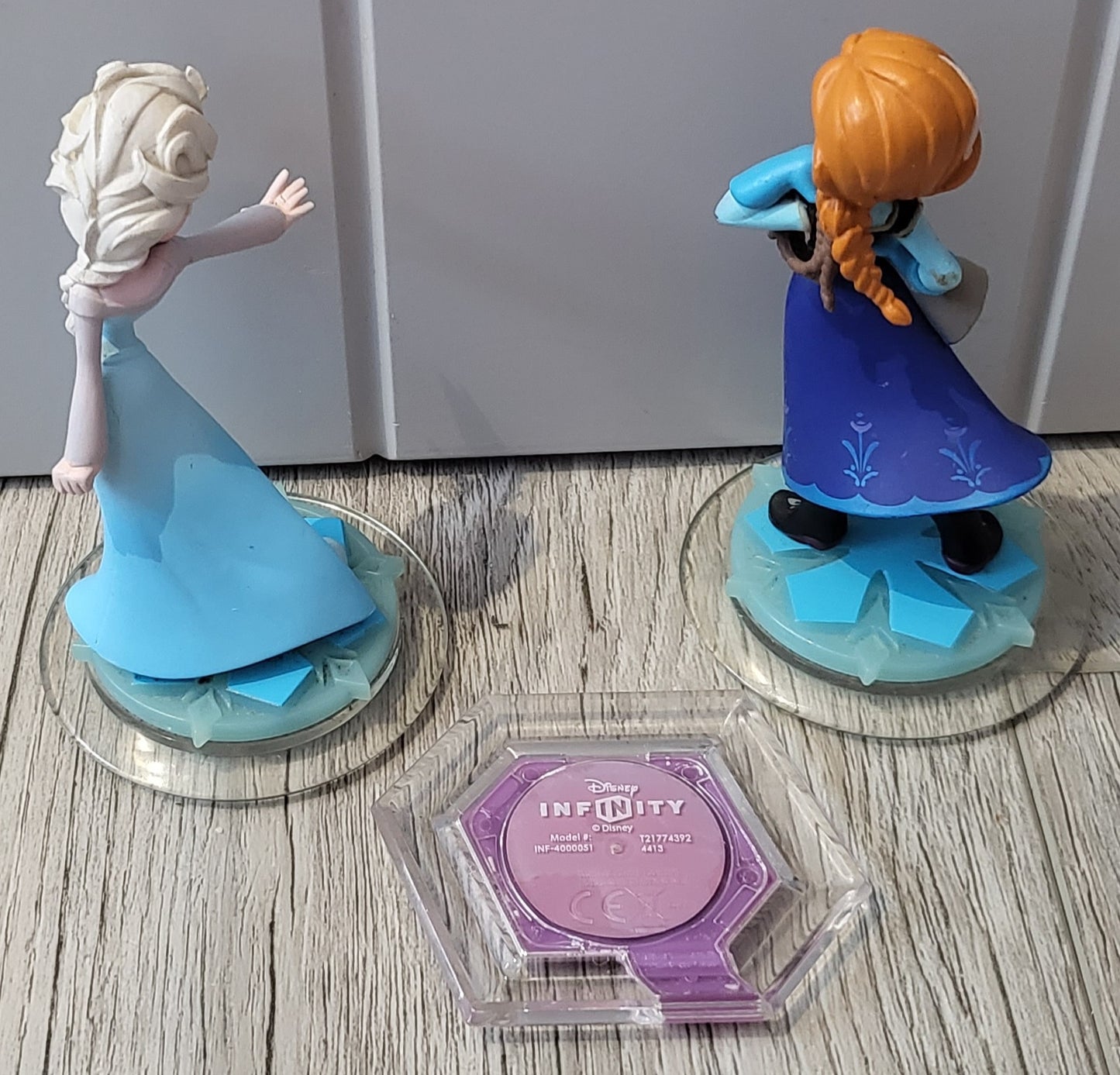 Anna & Elsa Disney Infinity Figures with Flourish Disc Accessory