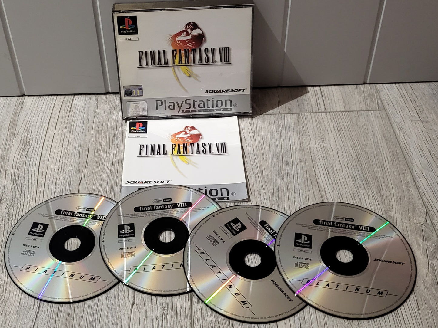 Final Fantasy VIII Platinum Sony Playstation 1 (PS1)