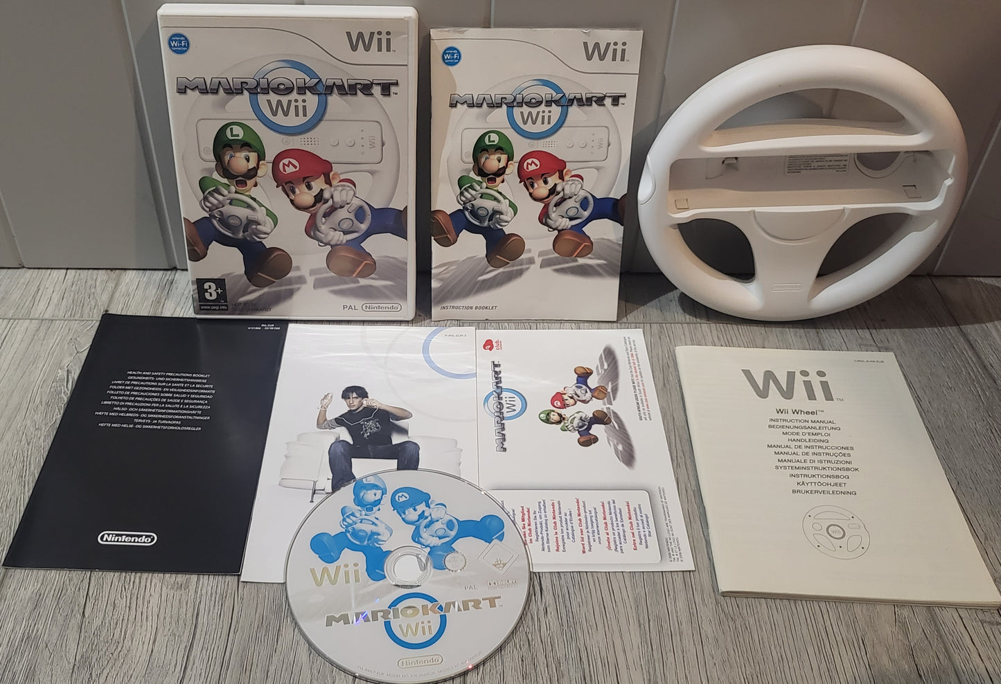 Mario Kart Wii with Official Racing Wheel Nintendo Wii